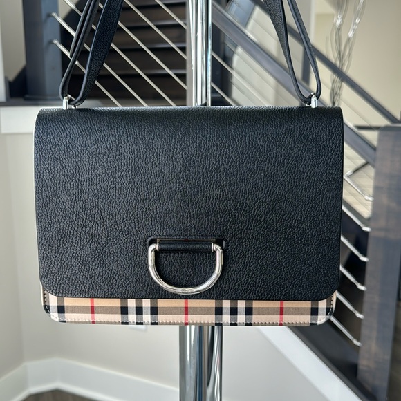 Burberry handbag - Picture 1 of 11